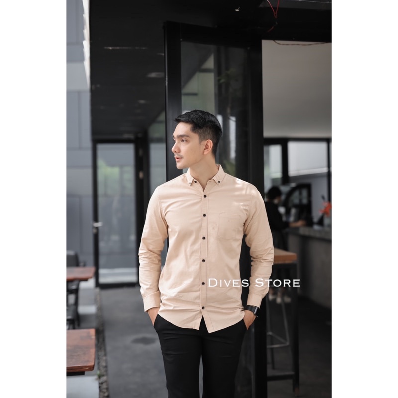 Kemeja pria polos slimfit kasual basic HeM lengan panjang krem