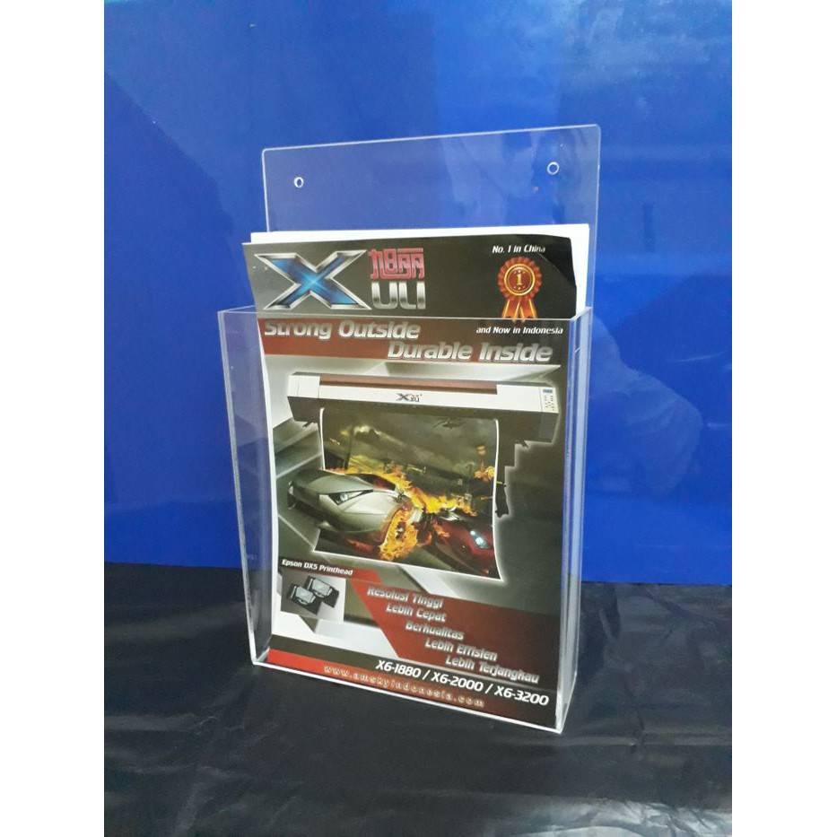 

Acrylic Display Brosur A4 ,Tempat Brosur Akrilik Gantung.