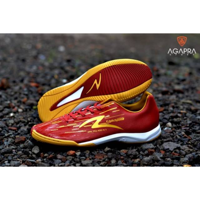 Sepatu futsal specs lightspeed reborn In maroon red/metalic gold, sepatu futsal lighspeed reborn