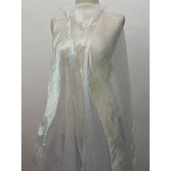 kain pleat silver metalic / fabric pleated shiny / bahan gaun pesta