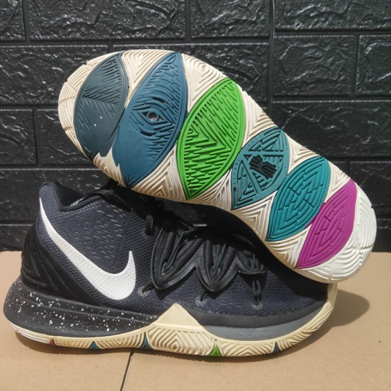 Sepatu Second Kyrie 42