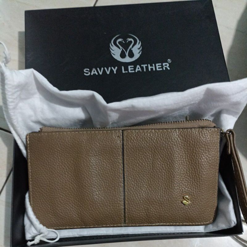 savvy leather preloved