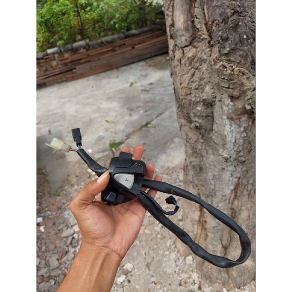 SAKLAR HOLDER KIRI CBR 150R ORI.