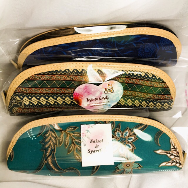 

Souvenir tempat pensil batik murah produsen pertama, real pict (1 kg = 80 pcs)