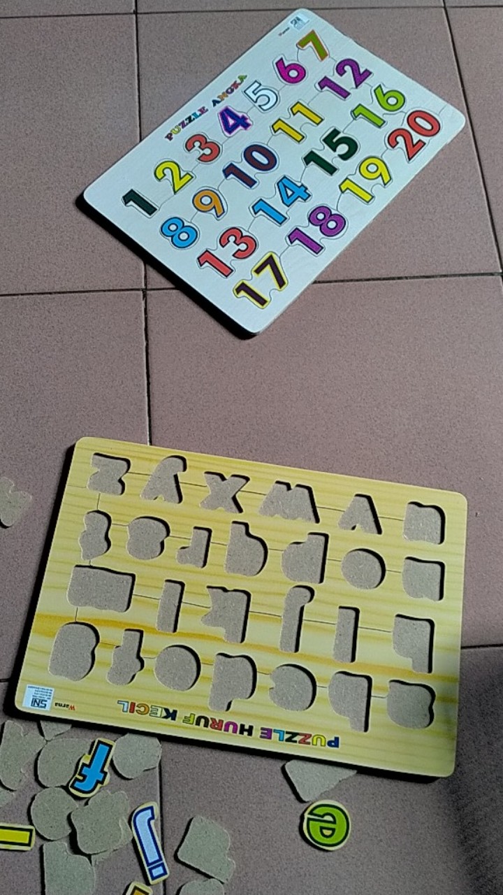 PUZZLE KAYU EDUKASI ALFABET  HURUF  BESAR HURUF  KECIL 