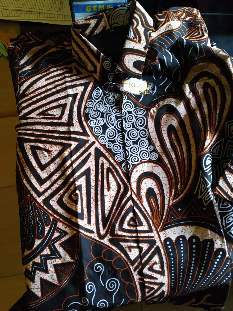 Ireng Hitam Kemeja Batik Pria Lengan Panjang Lapis Furing Reguler Fit Katun Primisima Batik Solo