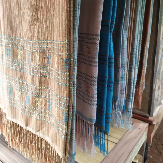 Kain tenun baduy pewarna alam alami