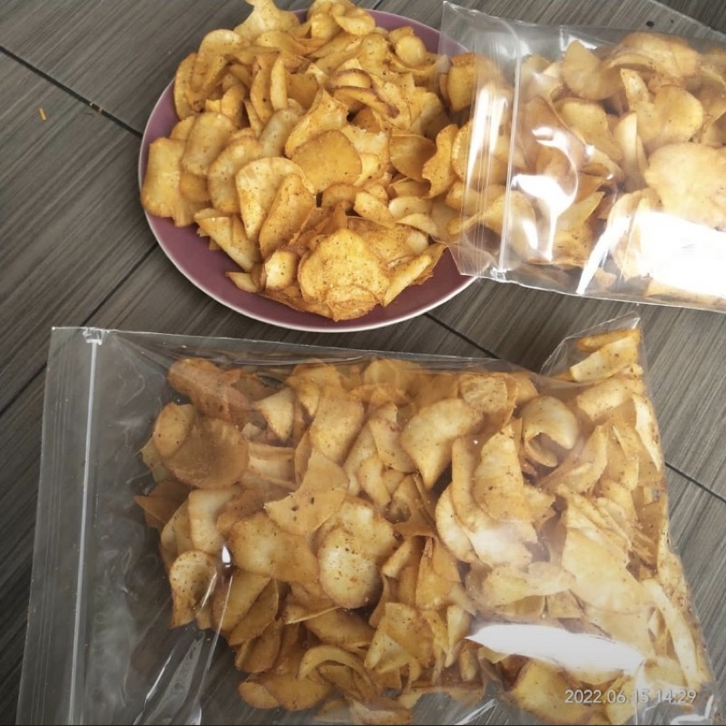 

cemilan renyah keripik singkong lada