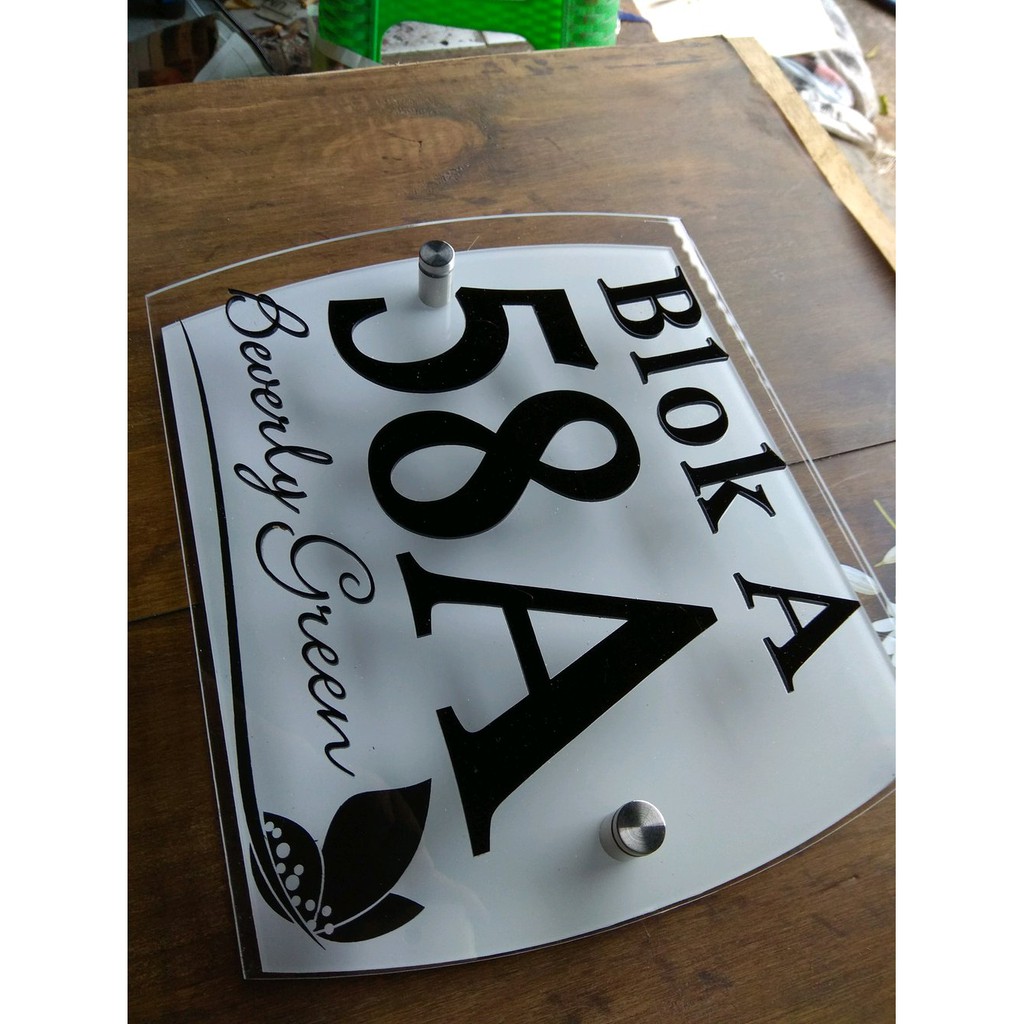 

nomor rumah 30x25 tulisan timbul cutting akrilik Terlaris