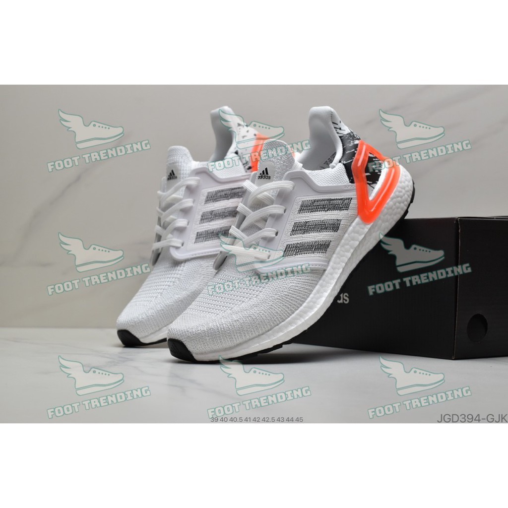  Sepatu  Sneakers Lari Model  Adidas  Ultra  Boost  2021 