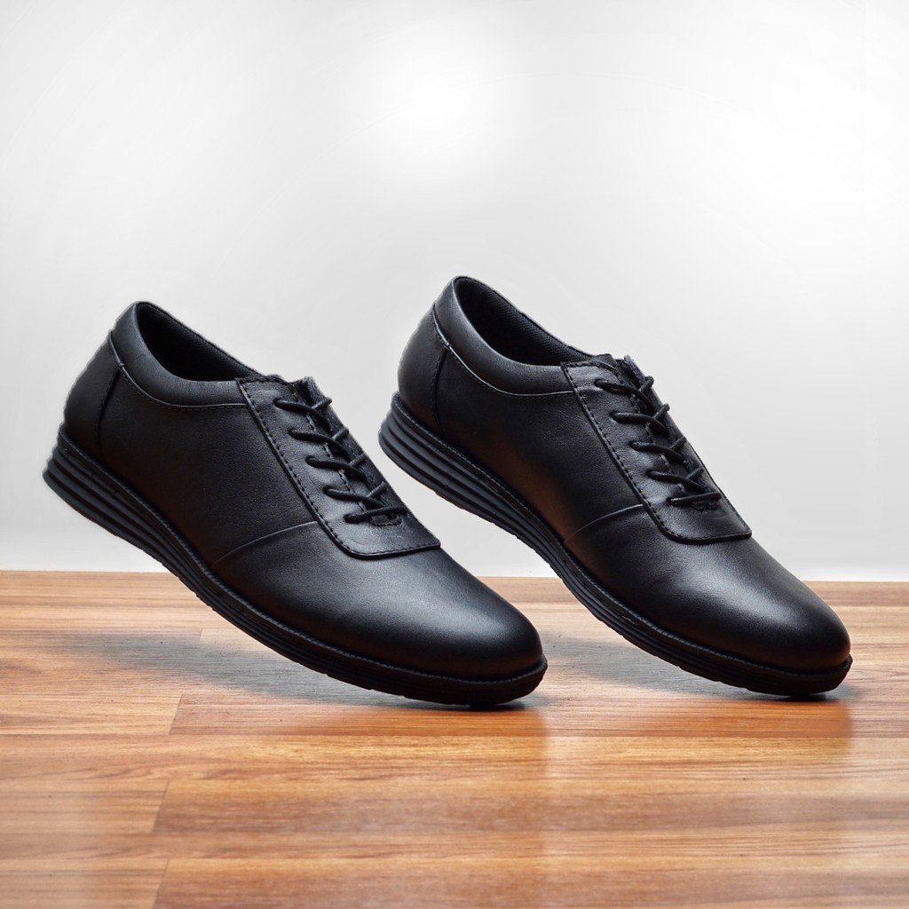 Accent Black | Sepatu Kulit Asli Vintage Klasik Casual Pria Sport Original Footwear | FORIND x Reyl