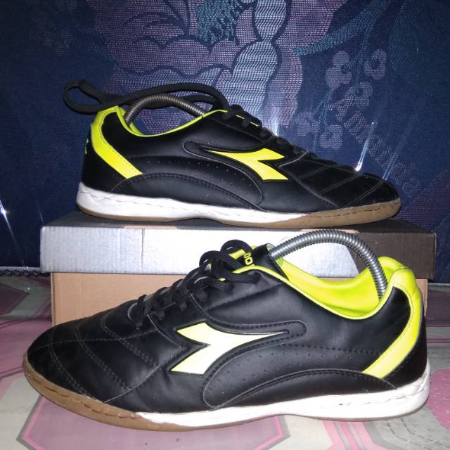 Sepatu Futsal DIADORA