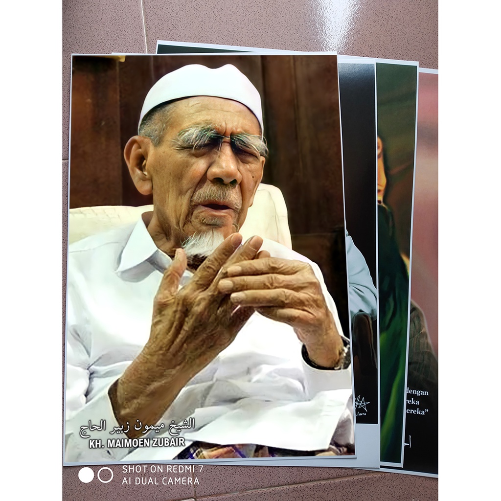 POSTER  MBAH KH. MAIMOEN ZUBAIR MBAH MOEN LUSTER UV AWET ANTI GORES
