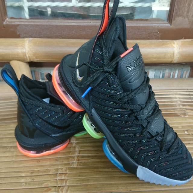 Nike Lebron hitam