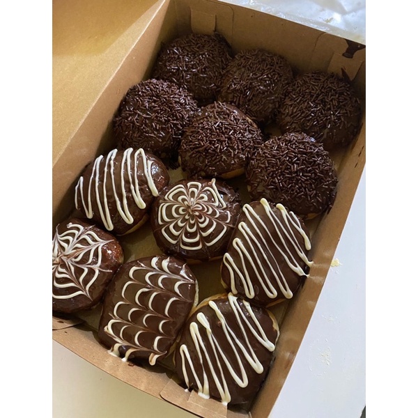 

DONAT LEMBUT FULL TOPPING