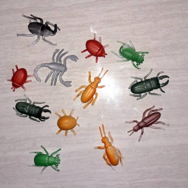 Mainan Set Serangga Karet Isi 12 Pcs Hewan Kebun Binatang Unik