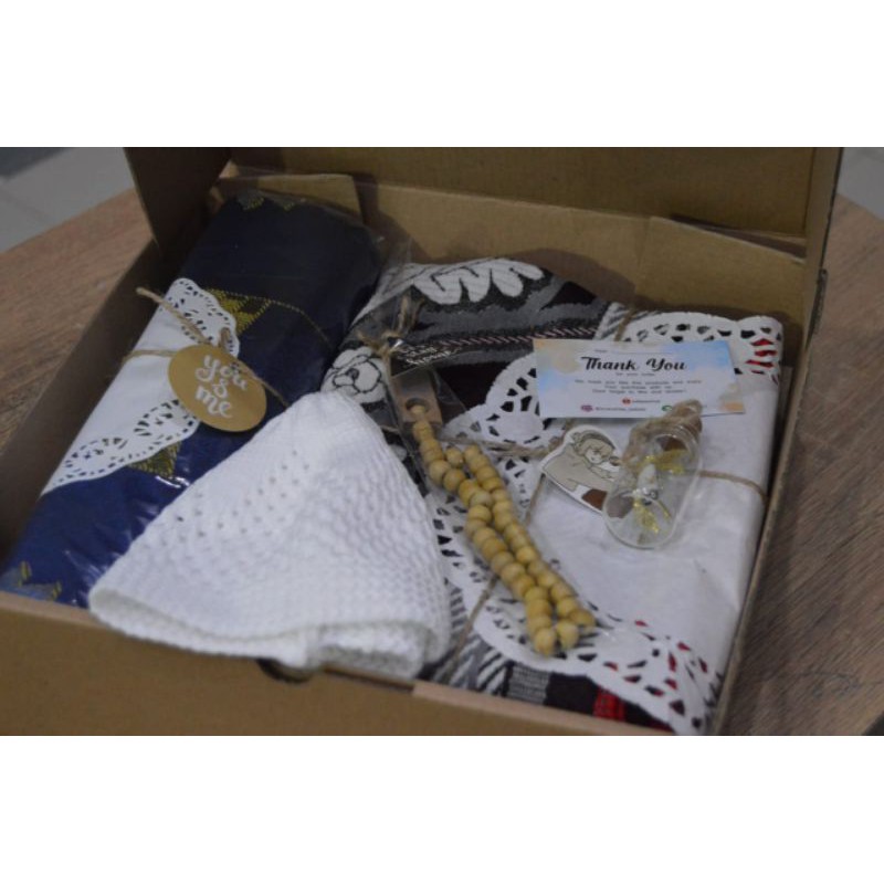 

HAMPERS /HAMPERS ALAT IBADAH, /HAMPERS COWOK /HAMPERS CEWE /GIFT /HADIAH ULANG TAHUN /HADIAH WISUDA