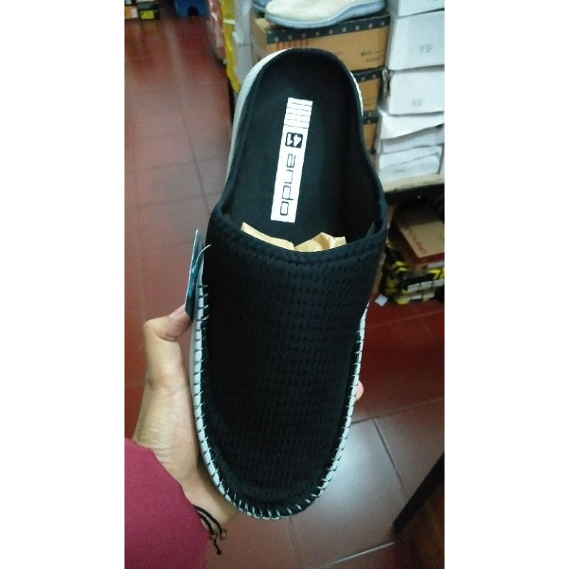 Sepatu ando slip on