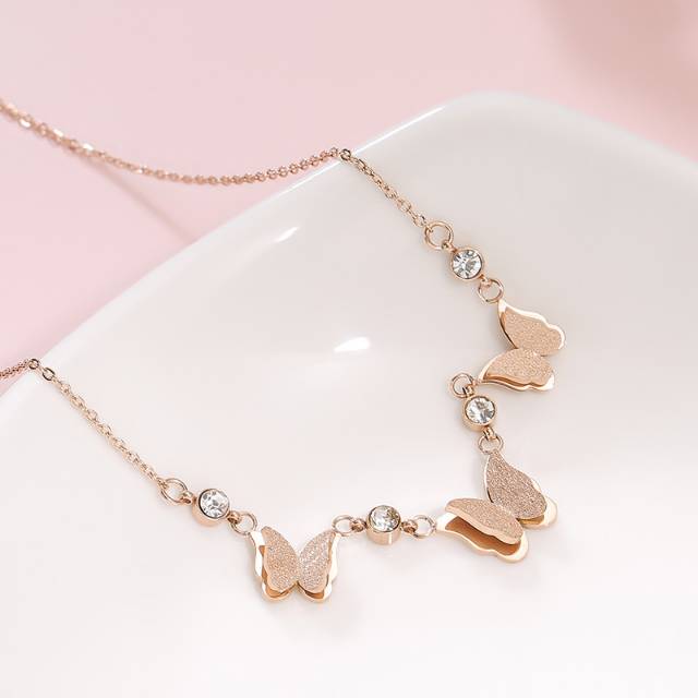 ESGE KALUNG KUPU KUPU TITANIUM (ALUDRA) / KALUNG KOREA WANITA KALUNG CEWEK KOREA MATA RANTAI KALUNG PENDANT PEARL KALUNG TITANIUM ANTI KARAT KALUNG ANTI AIR KALUNG ANTI GATAL KALUNG TAHAN AIR KALUNG TAHAN KARAT KALUNG PANJANG WANITA KALUNG RANTAI PANJANG