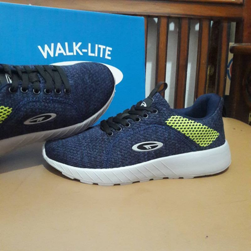 size 42 sepatu runnjng pria hi tec original sepatu lari pria