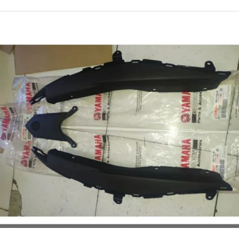 COVER SAMBUNGAN BODY BELAKANG SET R25 ORIGINAL yamaha