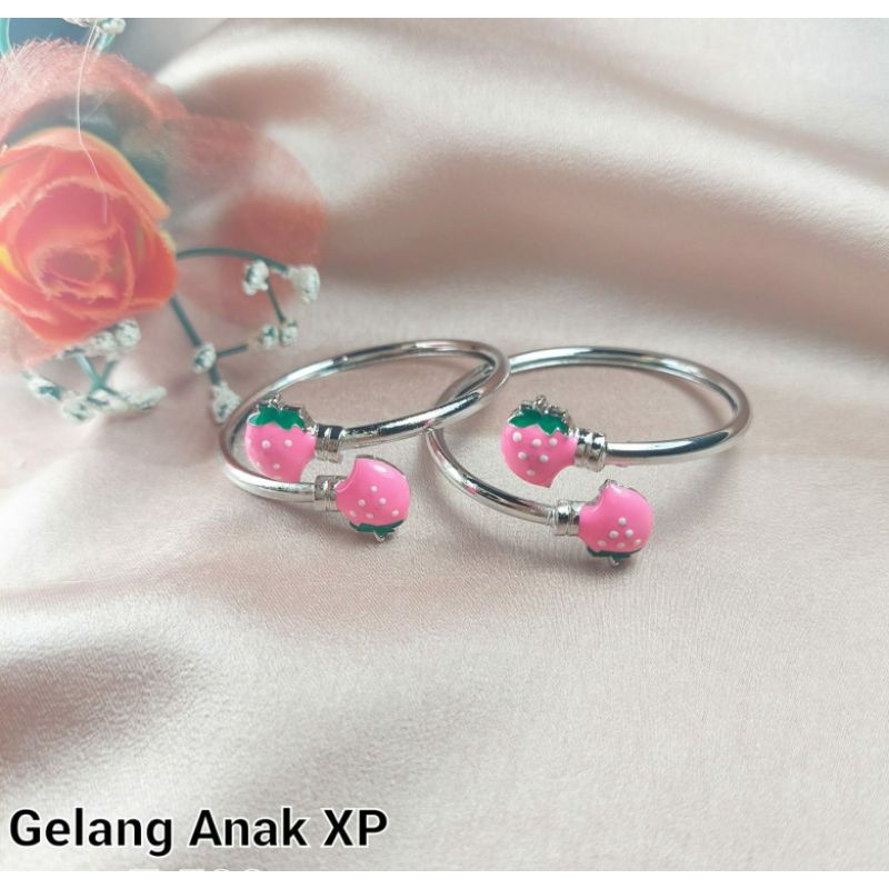 gelang tangan anak motif strawberry pink warna silver