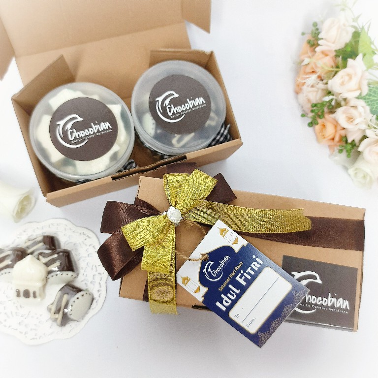 

Chocobian Parcel Bingkisan Kue Idul Fitri Hampers Lebaran Dark & White Cokelat Kado Anniv Ultah Unik