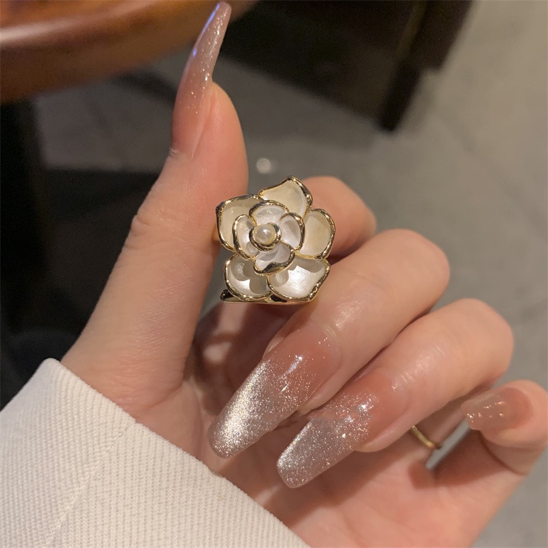 Cincin Desain Bunga Aksen Mutiara Bahan Alloy Untuk Wanita