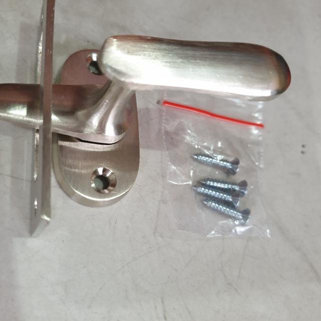 rambuncis / grendel jendela