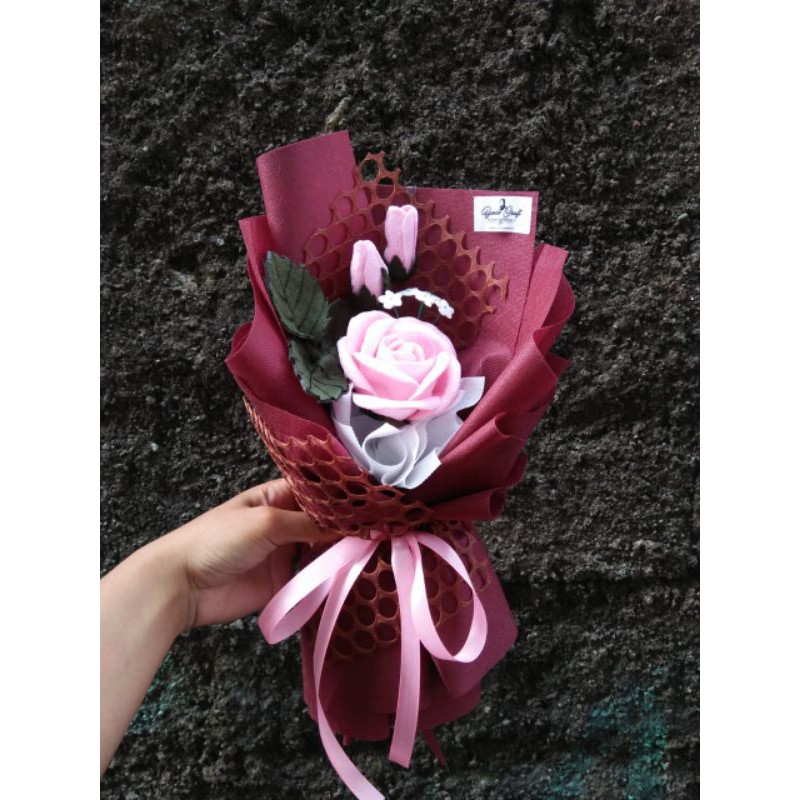 /buket bunga wisuda/buket bunga flanel/buket bunga bogor/buket bunga murah/Bunda Craft