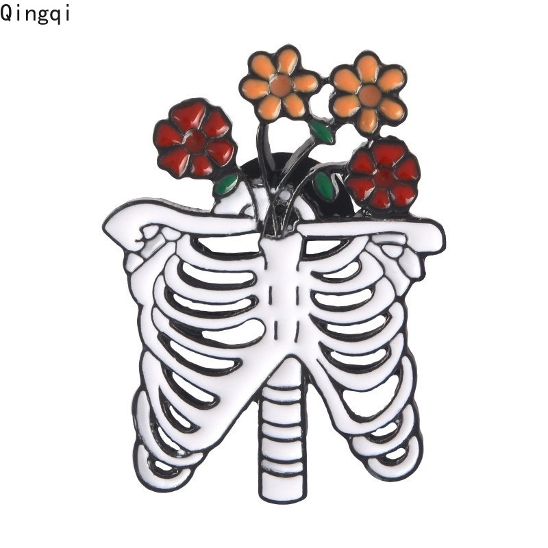 Bros Pin Enamel Bentuk Tengkorak Putih Dengan Bunga Gaya Gothic Untuk Hadiah