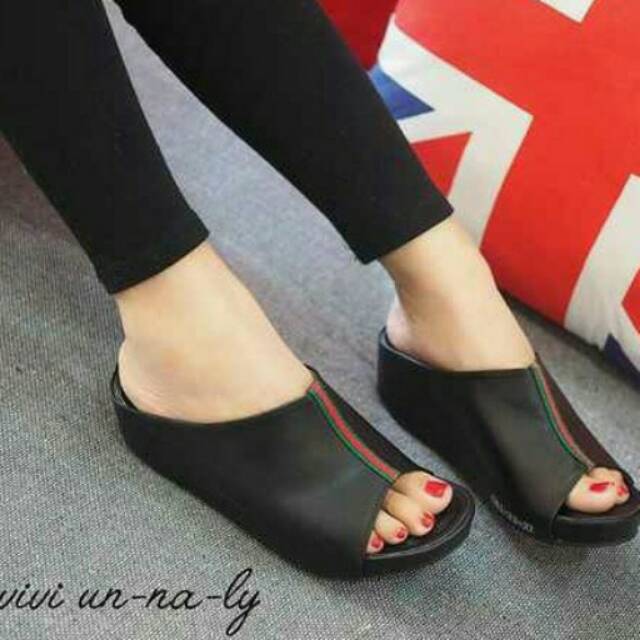 Sandal Wedges Channel MR81 Hitam