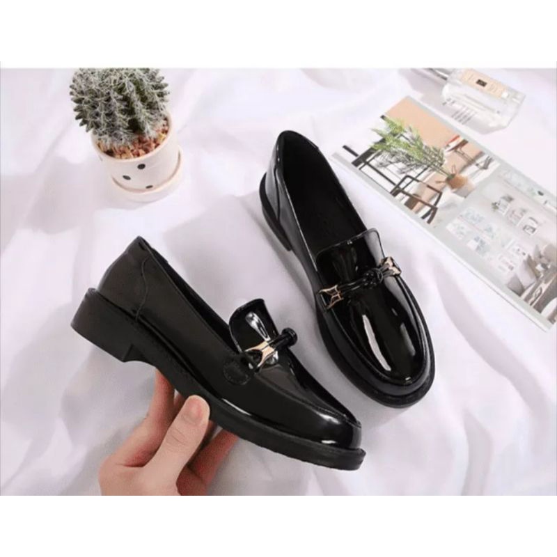 Sepatu Wanita Flat Hak Kasual Hitam Terbaru / Sepatu Sekolah Remaja Kekinian / Sepatu Docmart Wanita Angelina / Sepatu Loafers Wanita Terlaris / Bisa Cod