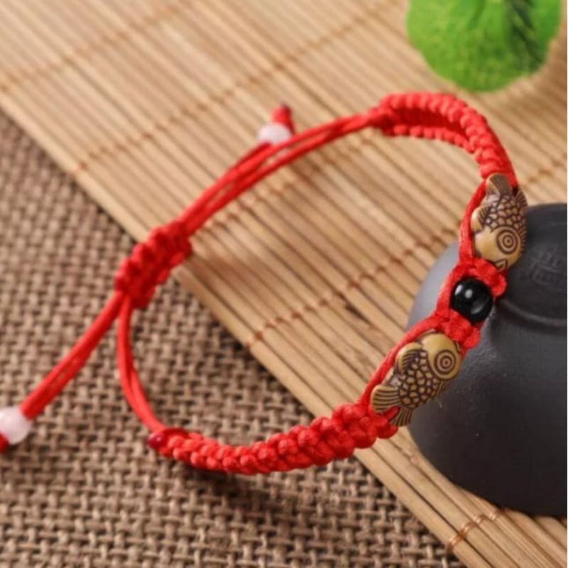 GELANG TALI MERAH MOTIF IKAN KEBERUNTUNGAN