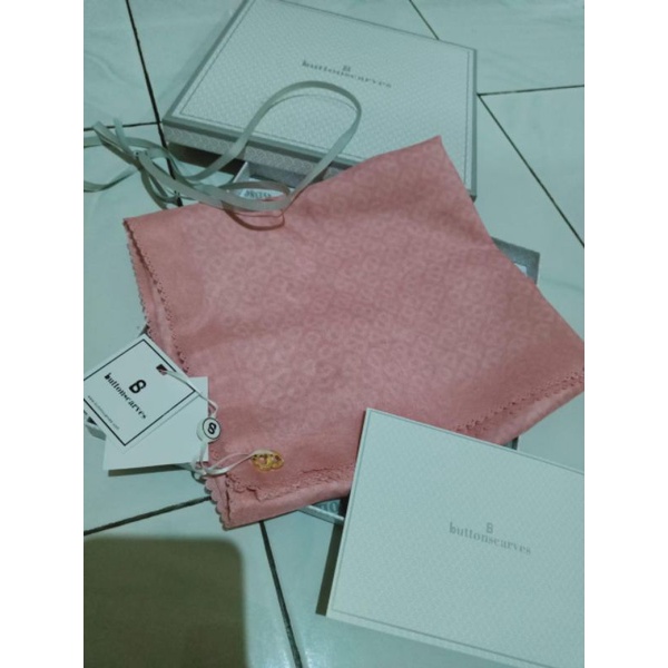 Buttonscarves Tapis Square Bubble Gum