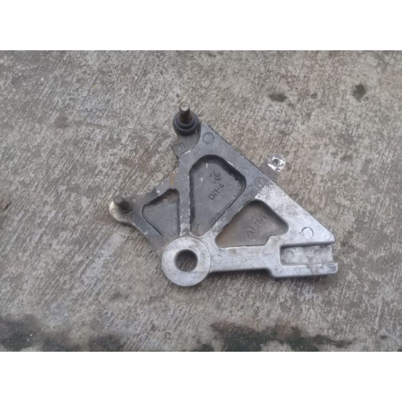 breket kaliper belakang tirev original