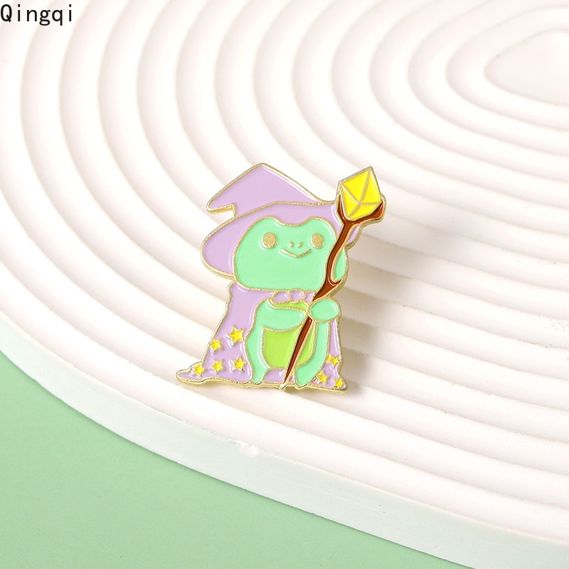 Bros Pin Enamel Desain Kartun Penyihir Katak Magic Lucu Aksesoris Tas Ransel / Hadiah Anak