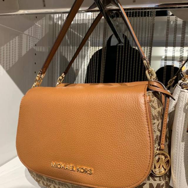 Michael Kors Bedford sign saddle