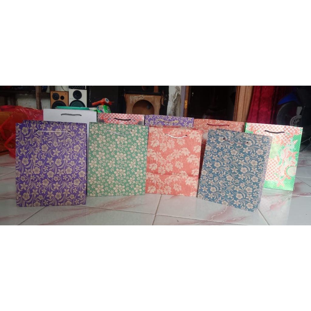 

PAPER BAG MOTIF MURAH | TAS KADO MOTIF | TAS PERNIKAHAN | TAS BUWUHAN MOTIF | TAS UNIK | TAS KEKINIAN | TAS KERTAS | TAS COKLAT | TAS SABLON