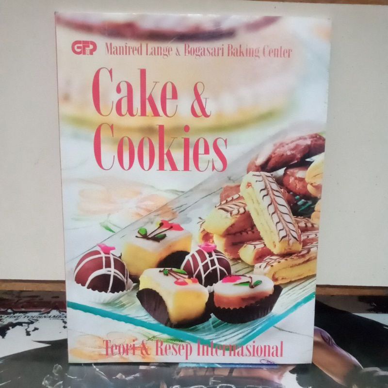 Buku Kuliner - Cake & Cookies (Teori & Resep International)