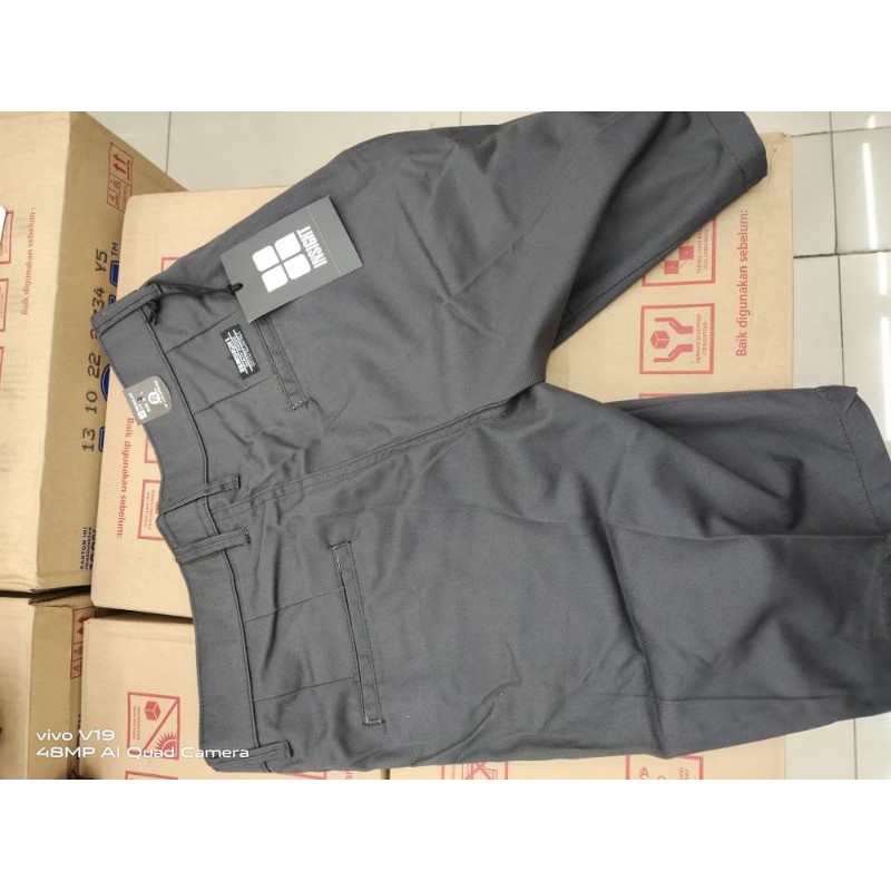 celana pendek insight