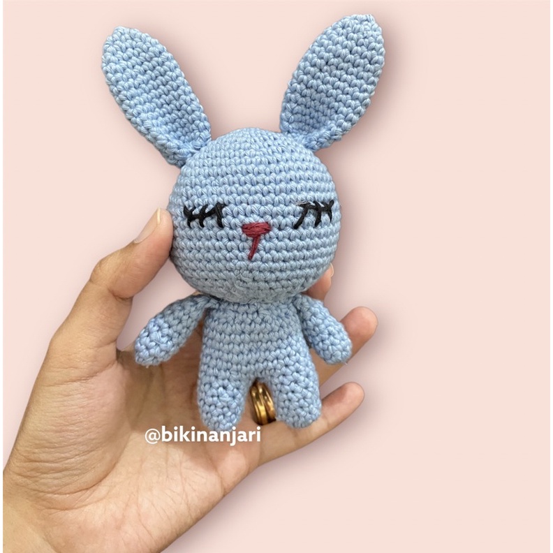 Boneka kelinci rajut boneka rajut amigurumi kelinci