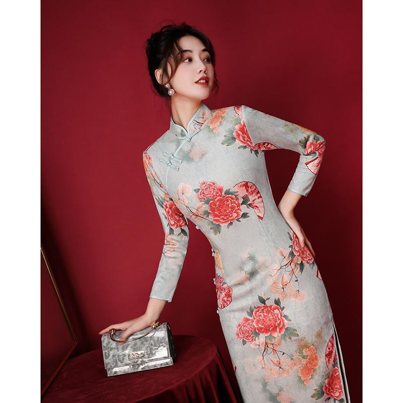 Improved cheongsam 2022 spring retro elegant young style bone etching light cooked Chinese style dee