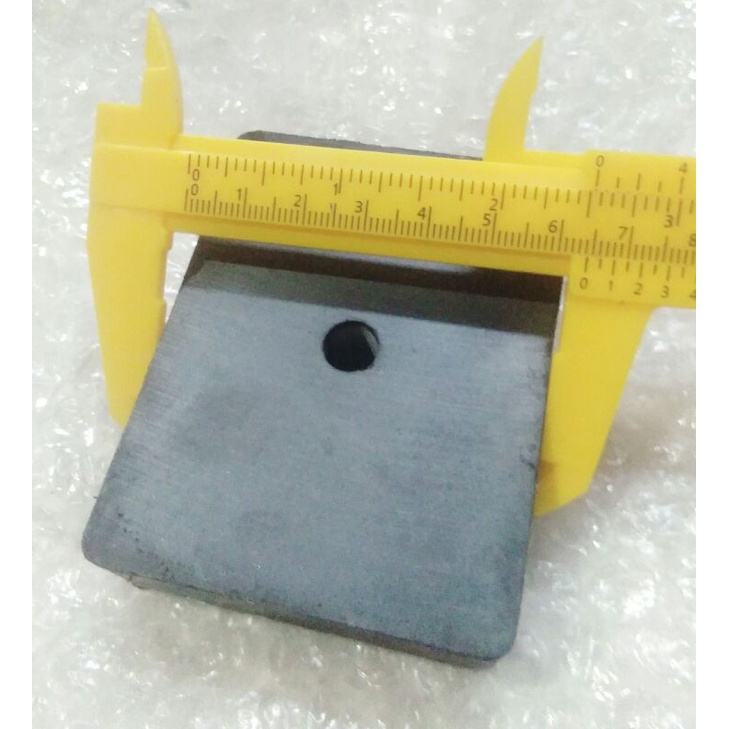 magnet kotak lebih lengket  dari magnet sepiker ukuran 83 + 64 + 18mm