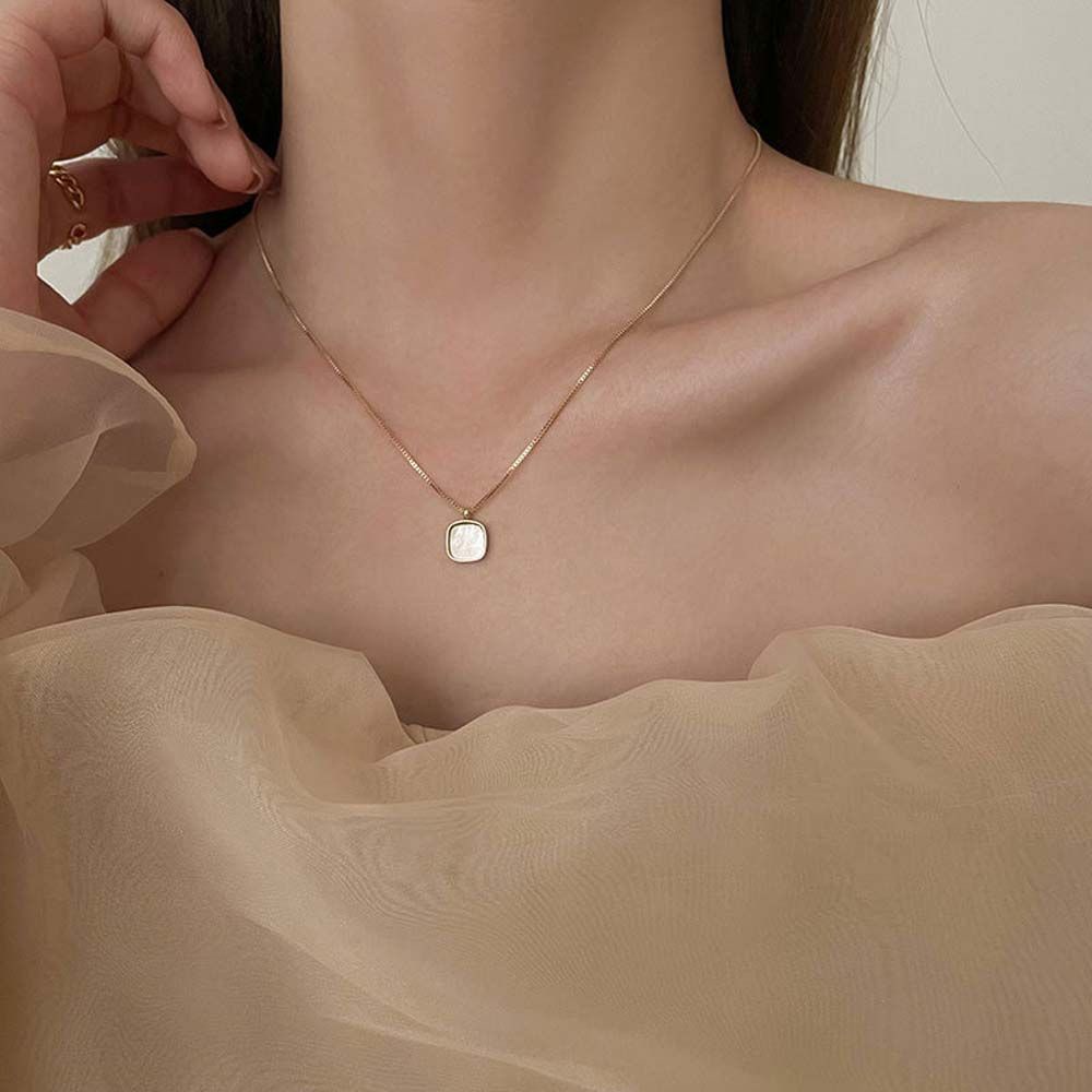 Needway  Geometric Women Necklace Personality Fashion Jewelry Korean Style Clavicle Chain Trendy Wild Shell Pendant Temperament Girls Simple Alloy/Multicolor