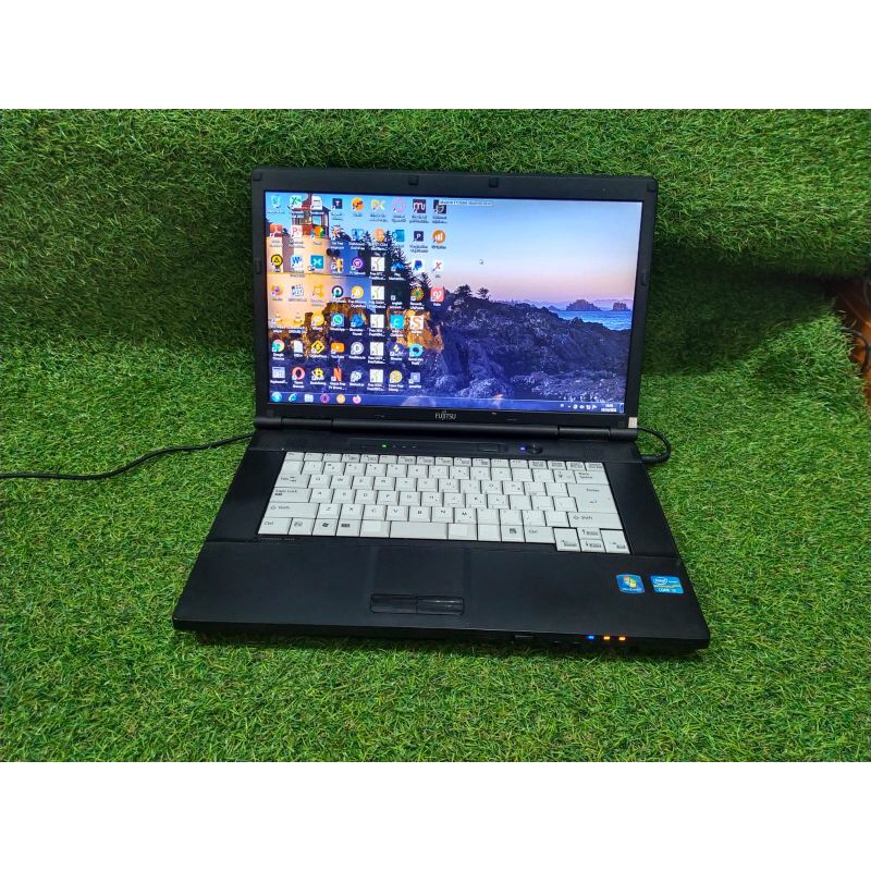 Laptop Fujitsu Lifebook A572 Ram 4gb HDD 250gb core i5 Like new