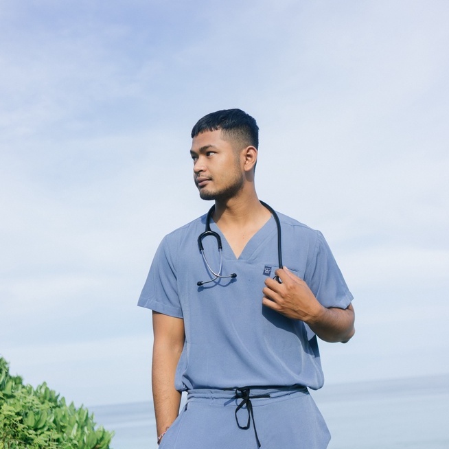 Baju Jaga V NECK SS - AIRY BLUE Scrubs Theatre Blues Empirical Lengan Pendek Celana Slim Fit