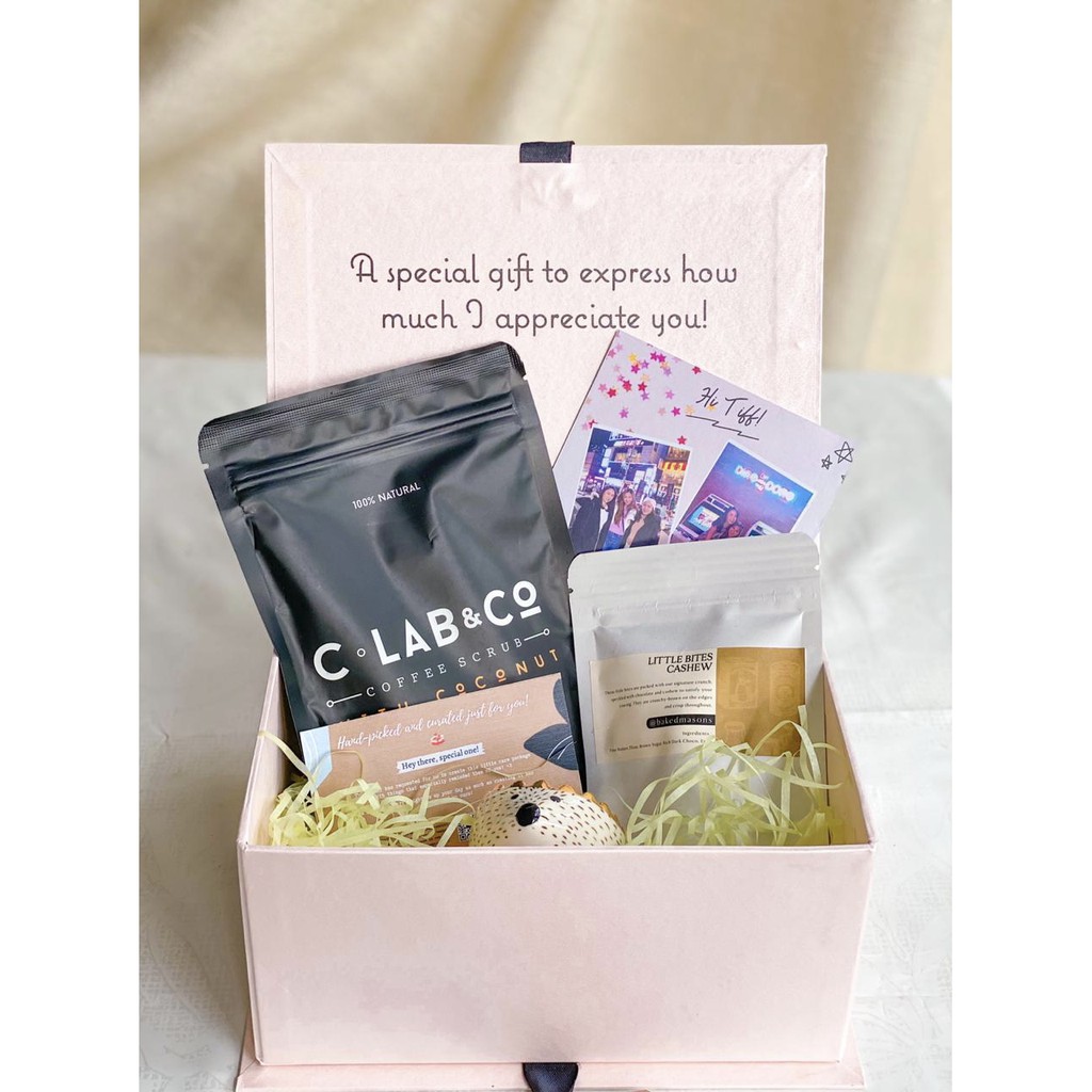 

Bowtie Gift Box / Box Kado Pita