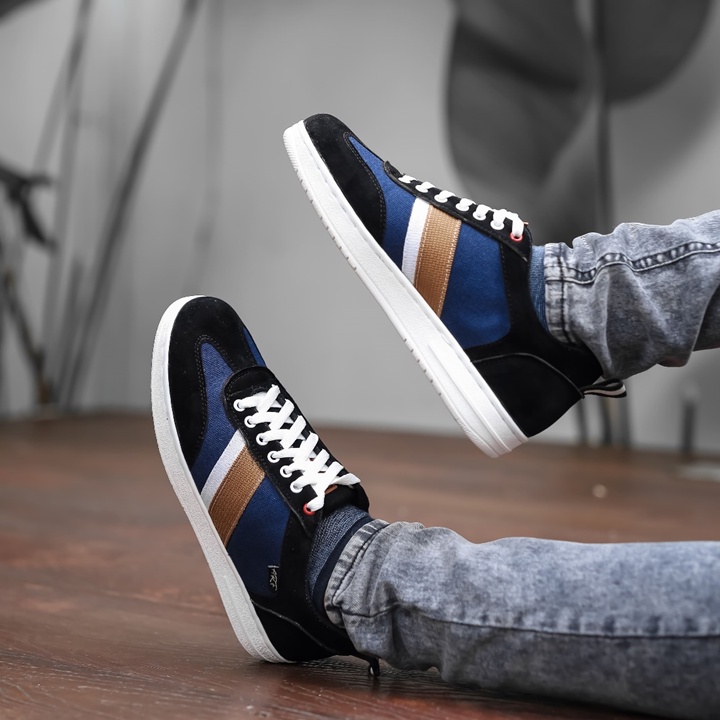 Wilson Navy - Sepatu Sneakers Pria Casual Kuliah Santai Unisex Original