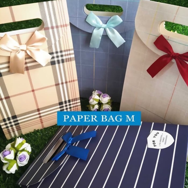 

Paper Bag Motif / Tas Kertas Kado / Tas Ulang Tahun - M Casual